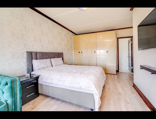 2 BEDROOM APARTMENT FOR SALE IN MAROELADAL
